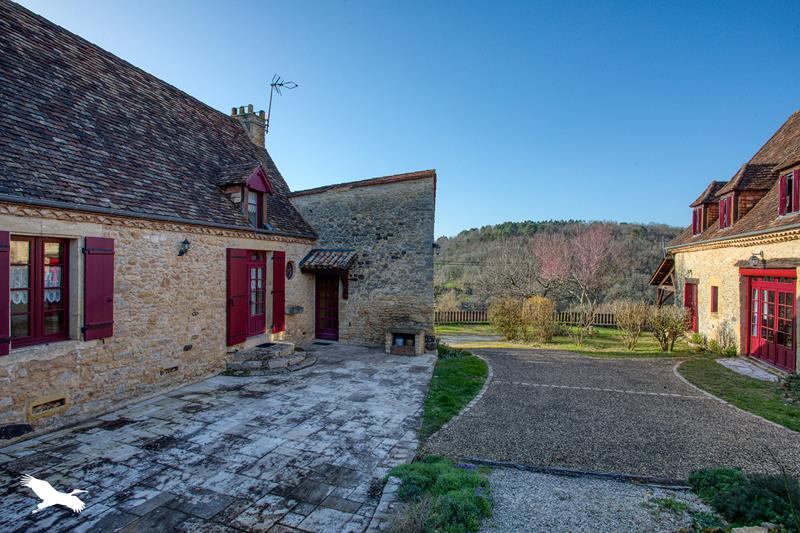 Vente Maison LE BUISSON DE CADOUIN - 12 pièces -300 m² - (24480)