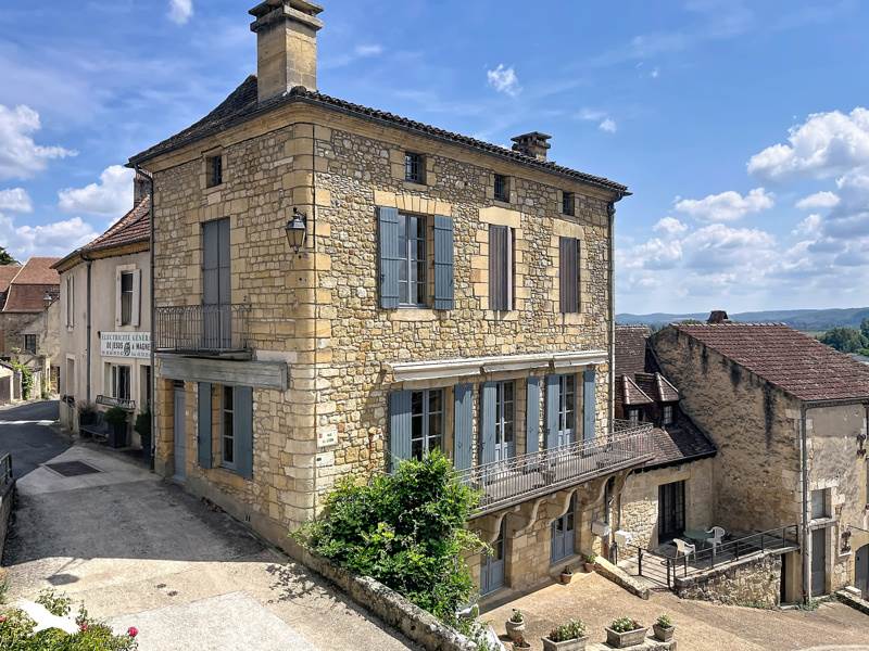 Vente Maison ST CYPRIEN - 7 pièces -225 m² - (24220)