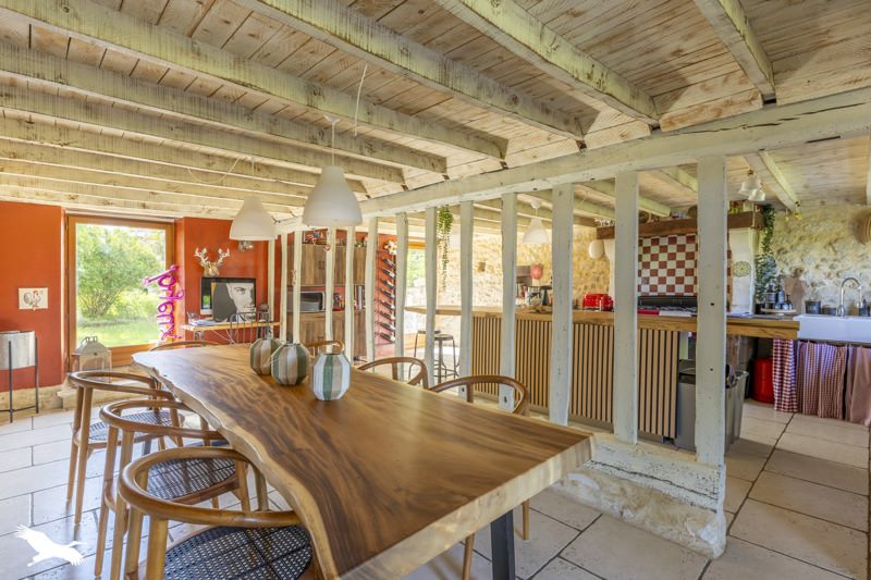 Vente Maison LA BERTHENOUX - 6 pièces -198 m² - (36400)