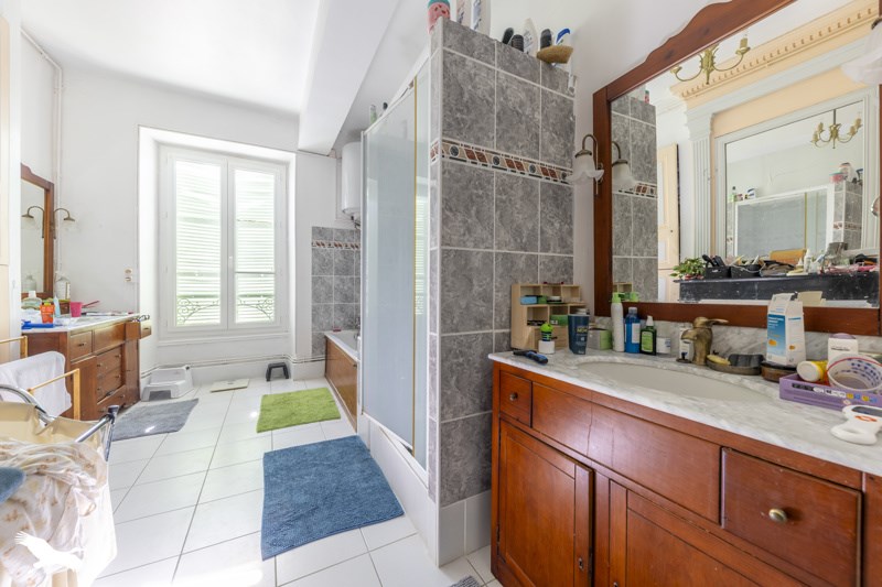 Vente Maison LA CHATRE - 9 pièces -293 m² - (36400)