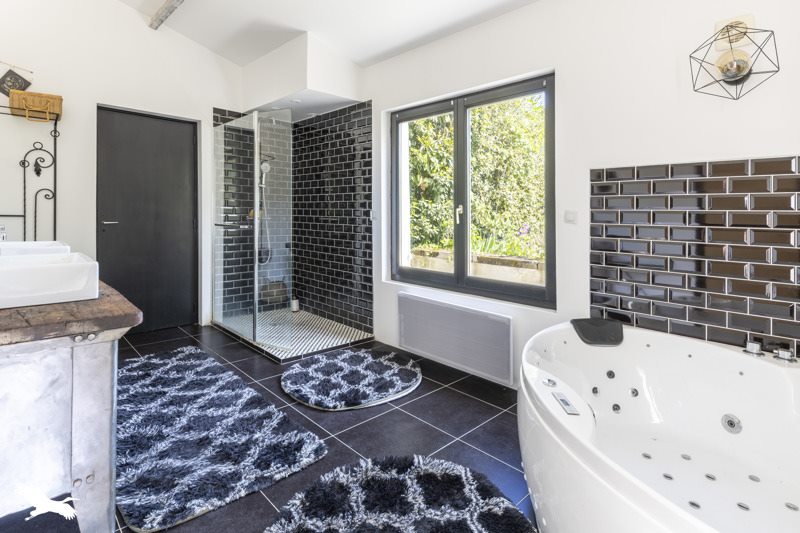 Vente Maison LA BERTHENOUX - 6 pièces -198 m² - (36400)
