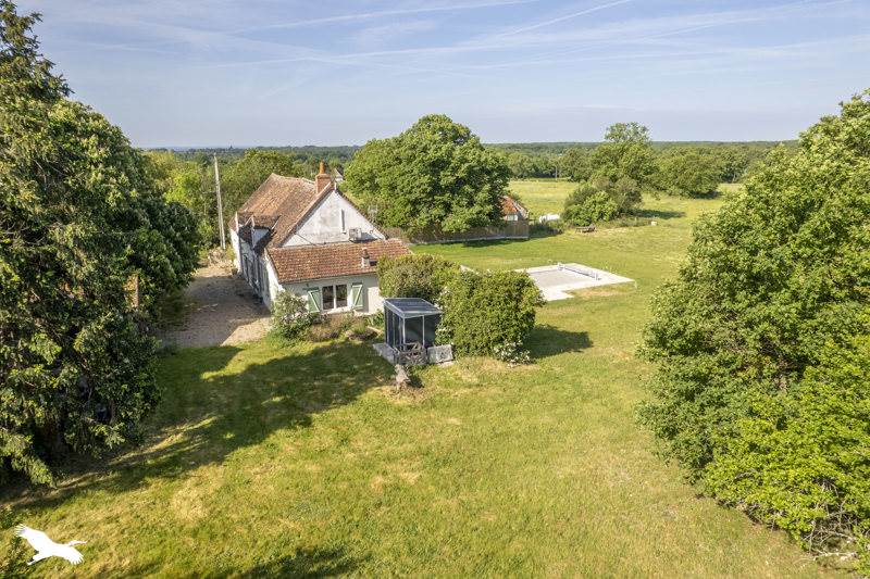 Vente Maison LA BERTHENOUX - 6 pièces -198 m² - (36400)
