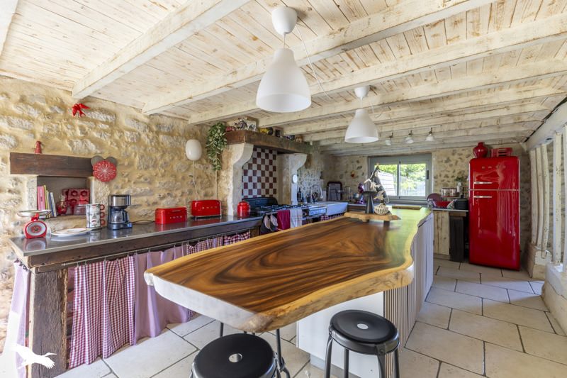 Vente Maison LA BERTHENOUX - 6 pièces -198 m² - (36400)