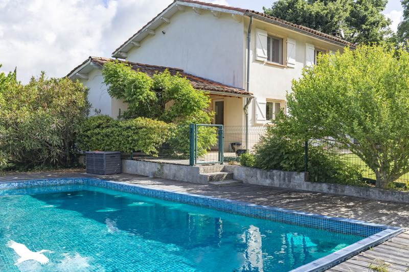 Maison 9 pièces 233 m² · à Bonnac · 233 m² · 415 000 €