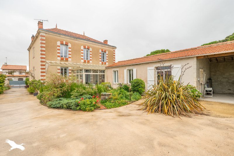 Vente Maison LA TREMBLADE - 11 pièces -335 m² - (17390)