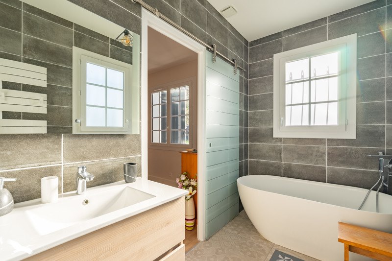 Vente Maison LES MATHES - 7 pièces -200 m² - (17570)
