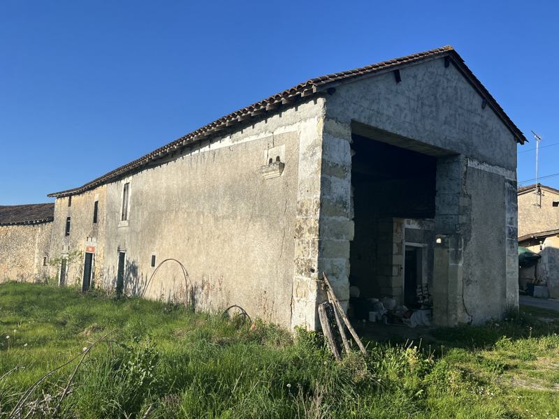Vente Maison CHANTERAC - 6 pièces -300 m² - (24190)