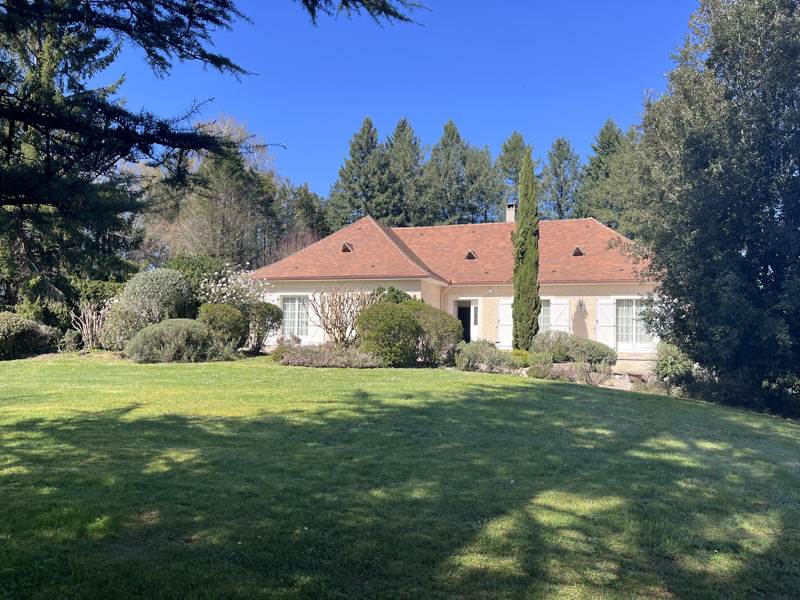 Maison Contemporaine à Neuvic