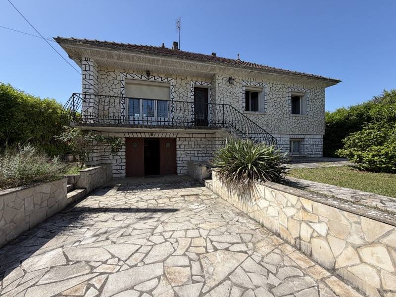 Maison à Saint-Léon-sur-l'Isle