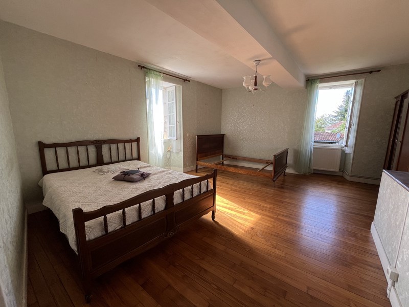 Vente Maison CHANTERAC - 7 pièces -155 m² - (24190)