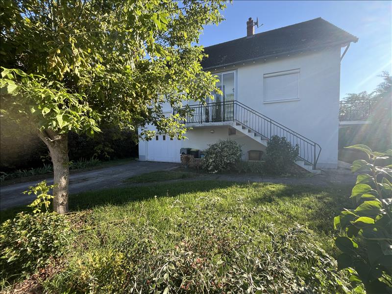 Vente Maison ST AMAND MONTROND - 7 pièces -214 m² - (18200)