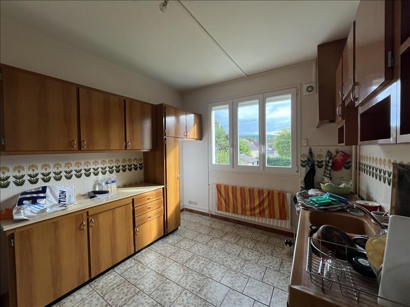 Vente Maison ST AMAND MONTROND - 7 pièces -214 m² - (18200)