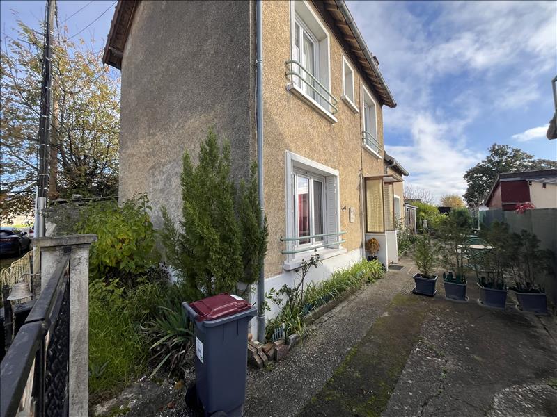 Vente Maison ST AMAND MONTROND - 5 pièces -79 m² - (18200)