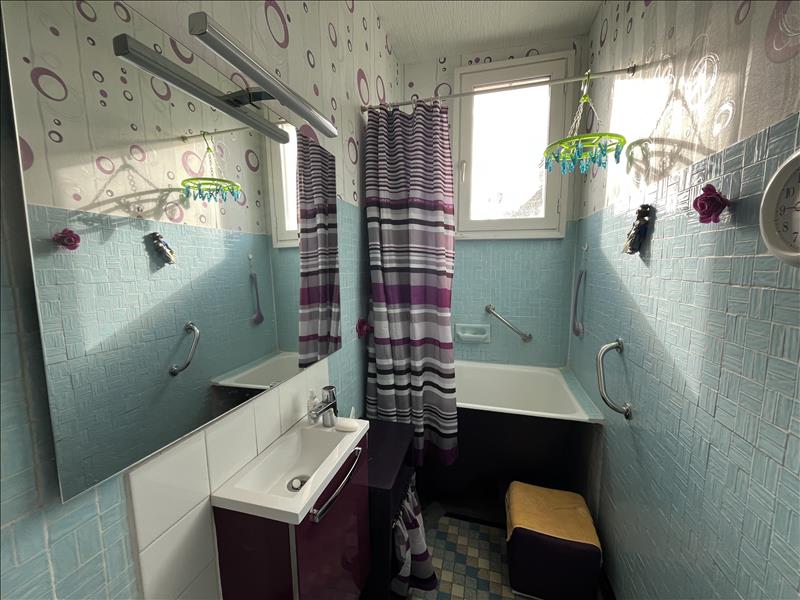 Vente Maison ST AMAND MONTROND - 5 pièces -79 m² - (18200)