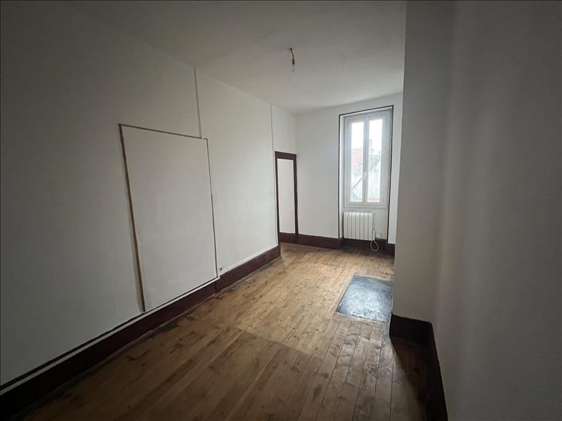 Vente Immeuble ST AMAND MONTROND - -  126 m² - (18200)