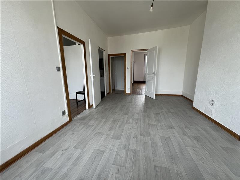 Vente Immeuble ST AMAND MONTROND - -  126 m² - (18200)