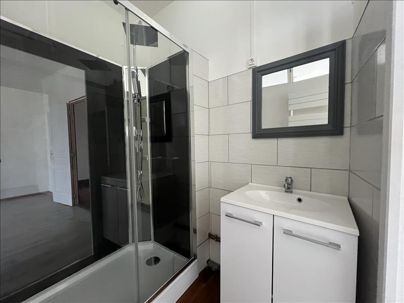 Vente Immeuble ST AMAND MONTROND - -  126 m² - (18200)