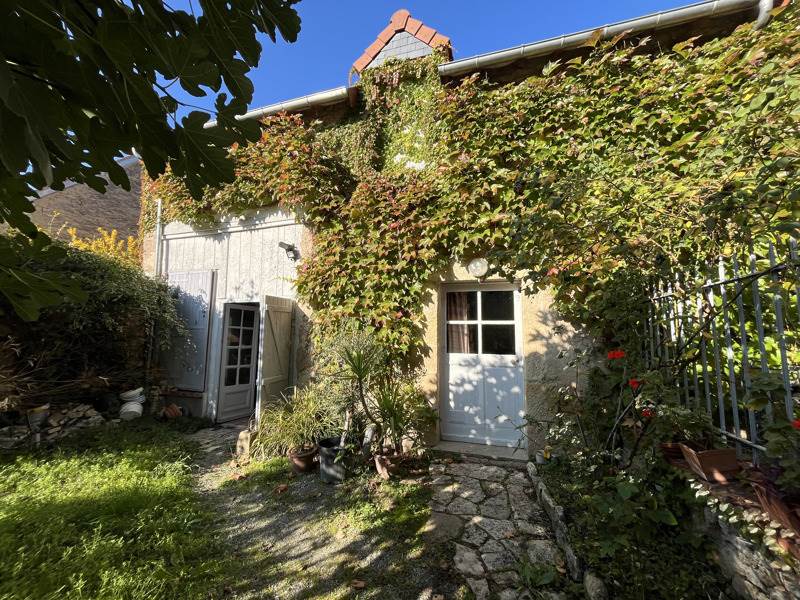 Vente Maison ST AMAND MONTROND - 11 pièces -222 m² - (18200)