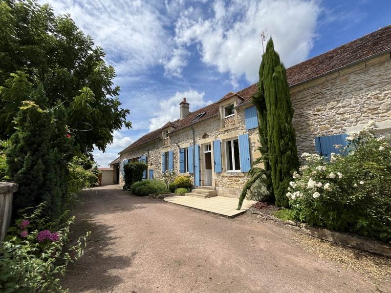 Vente Maison ST PIERRE LES ETIEUX - 6 pièces -178 m² - (18210)