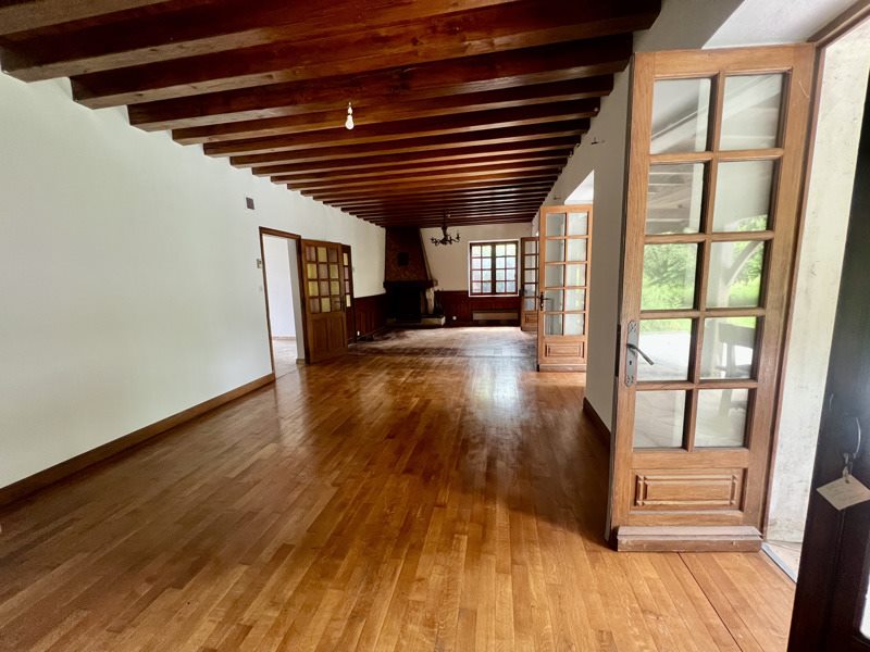 Vente Maison ST AMAND MONTROND - 8 pièces -220 m² - (18200)