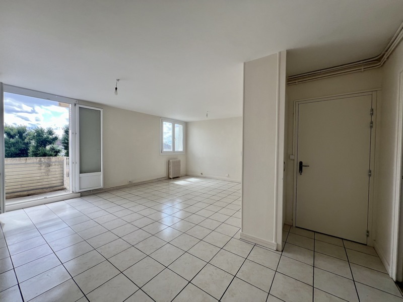 Vente Appartement ST AMAND MONTROND - 3 pièces -61 m² - (18200)