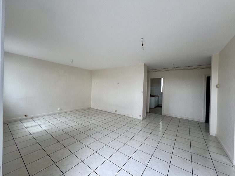 Vente Appartement ST AMAND MONTROND - 3 pièces -61 m² - (18200)