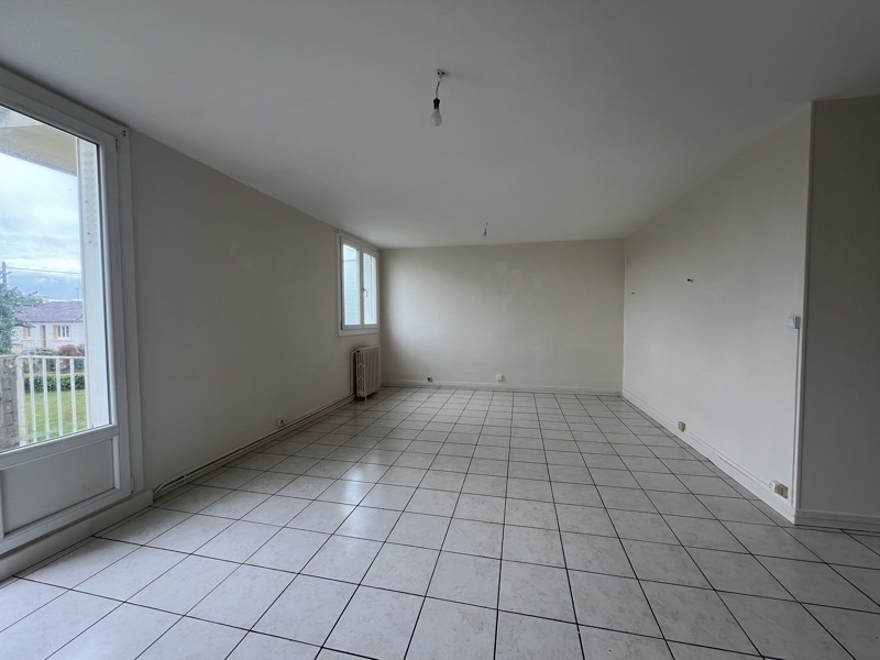Vente Appartement ST AMAND MONTROND - 3 pièces -61 m² - (18200)
