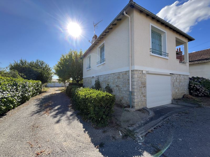 Vente Maison ST AMAND MONTROND - 5 pièces -130 m² - (18200)