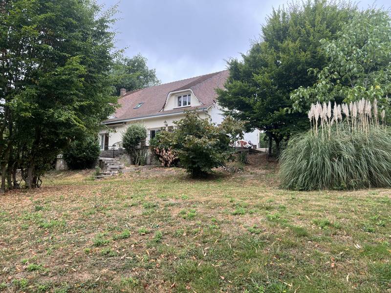 Vente Maison ST AMAND MONTROND - 9 pièces -240 m² - (18200)