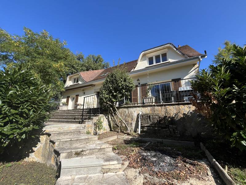 Vente Maison ST AMAND MONTROND - 9 pièces -240 m² - (18200)