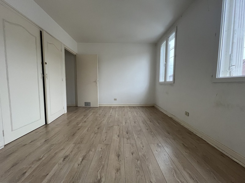 Vente Maison ST AMAND MONTROND - 5 pièces -121 m² - (18200)