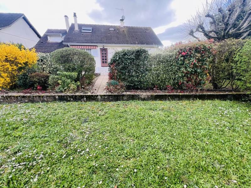 Vente Maison ST AMAND MONTROND - 7 pièces -125 m² - (18200)