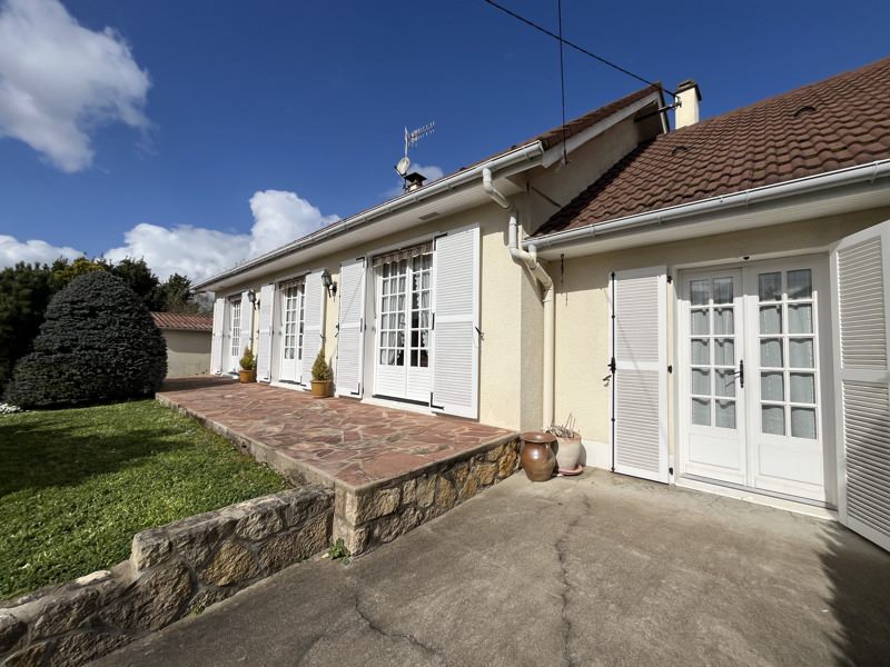 Vente Maison ST AMAND MONTROND - 7 pièces -125 m² - (18200)