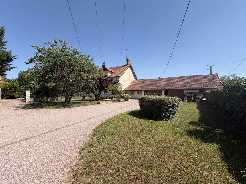 Vente Maison LA CELLE - 8 pièces -224 m² - (18200)