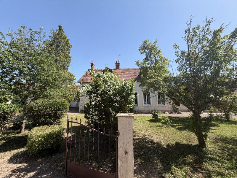 Vente Maison LA CELLE - 8 pièces -224 m² - (18200)