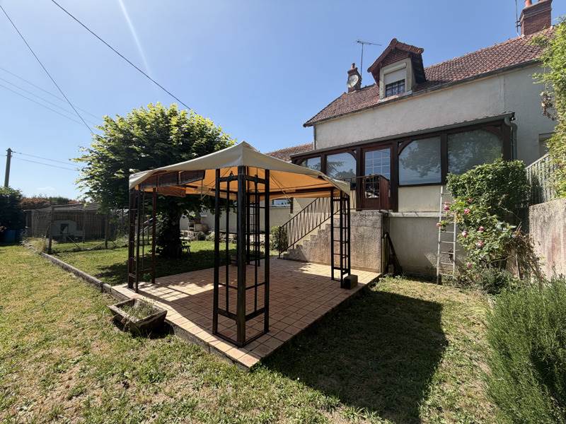 Vente Maison LA CELLE - 8 pièces -224 m² - (18200)