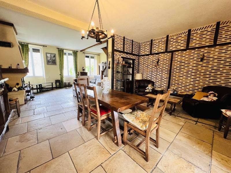 Vente Maison LA CELLE - 8 pièces -224 m² - (18200)