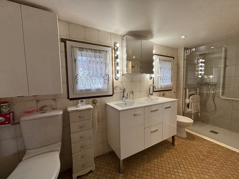 Vente Maison LA CELLE - 8 pièces -270 m² - (18200)