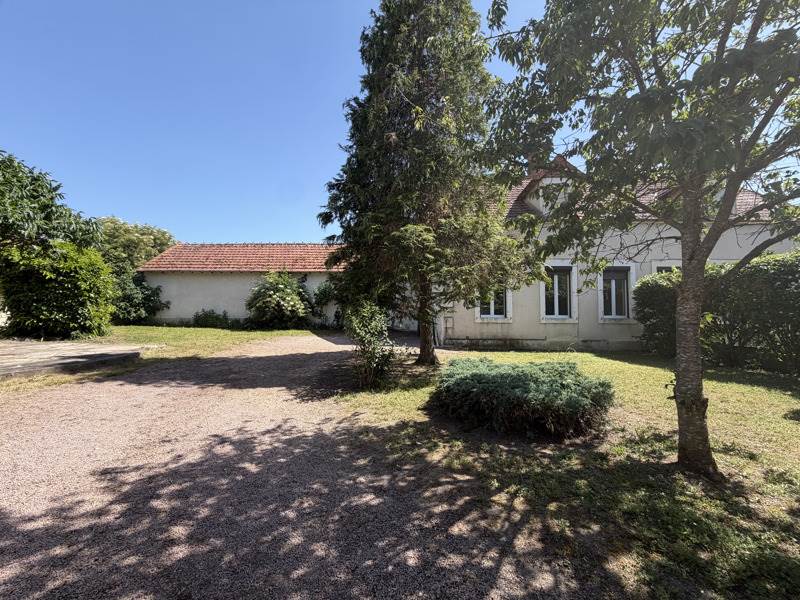 Vente Maison LA CELLE - 8 pièces -270 m² - (18200)