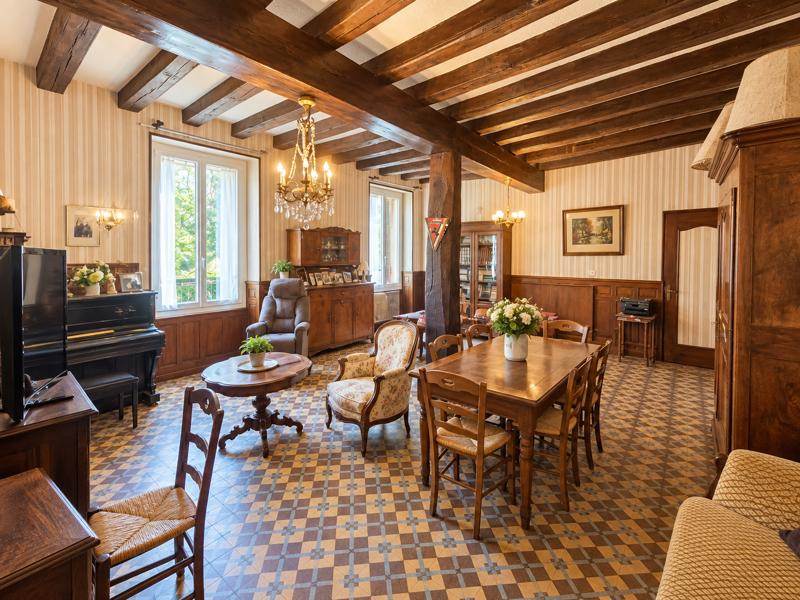 Vente Maison Saint-Amand-Montrond - 7 pièces -250 m² - (18200)