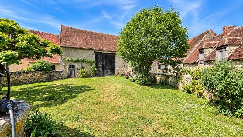 Vente Maison Nozières - 5 pièces -148 m² - (18200)
