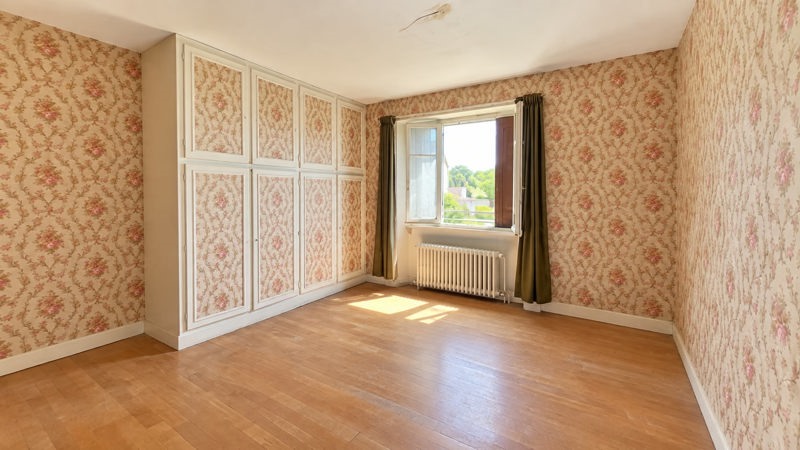 Vente Maison Nozières - 5 pièces -148 m² - (18200)