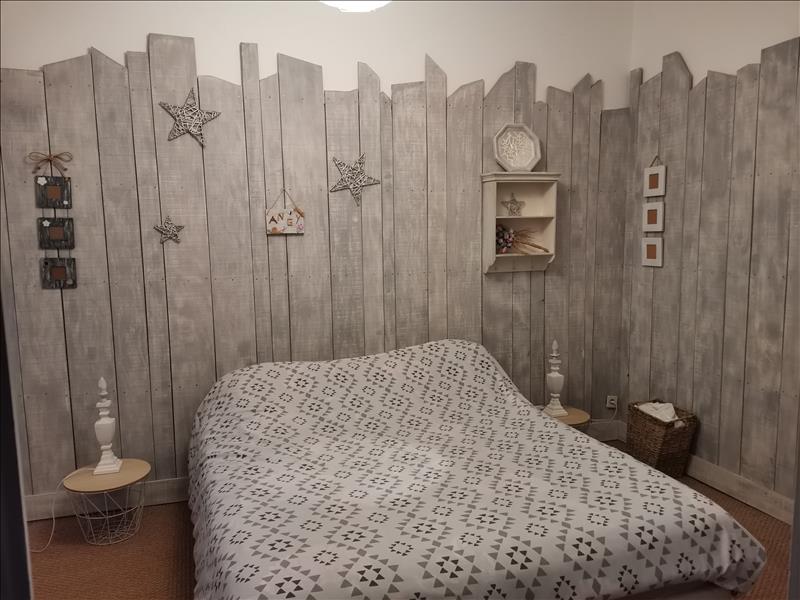 Vente Maison ECHILLAIS - 6 pièces -170 m² - (17620)
