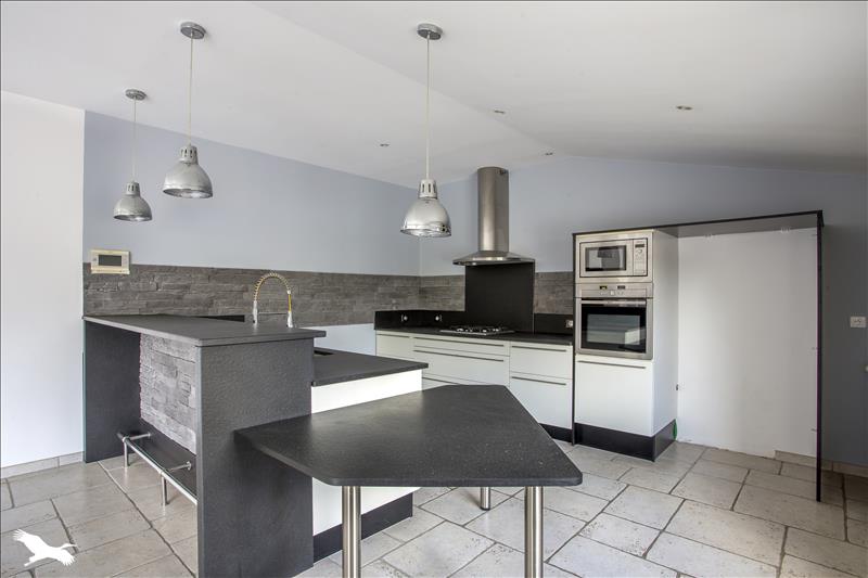 Vente Maison ECHILLAIS - 6 pièces -170 m² - (17620)