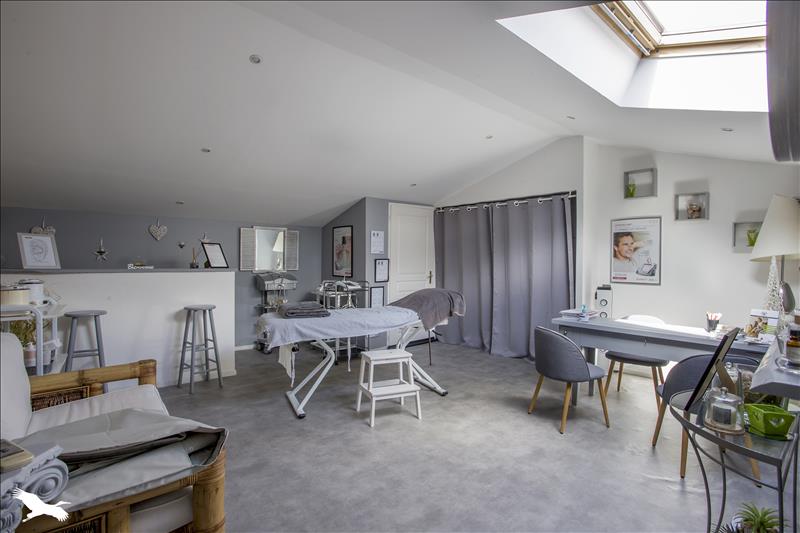 Vente Maison ECHILLAIS - 6 pièces -170 m² - (17620)