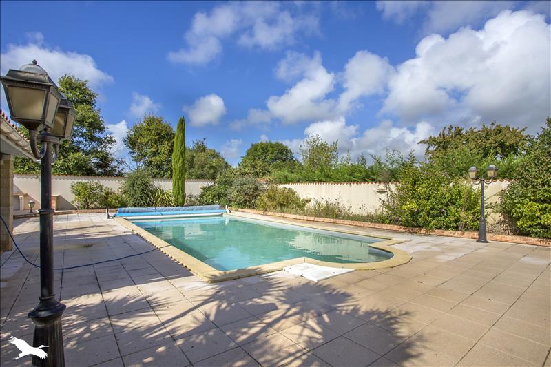 Vente Maison ECHILLAIS - 6 pièces -170 m² - (17620)