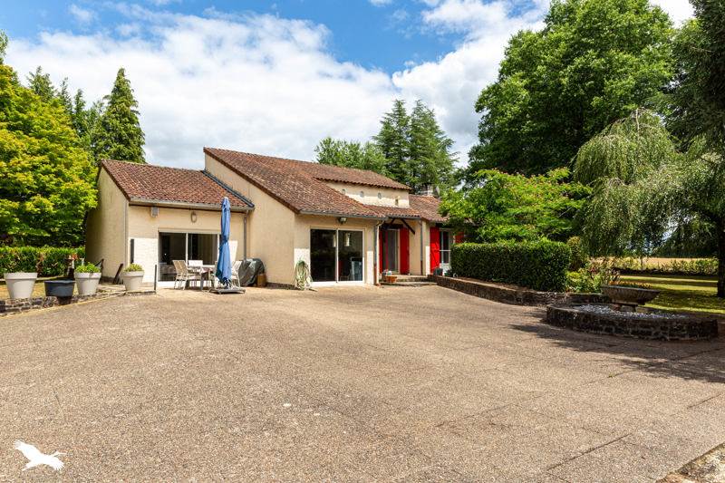 Vente Maison CHATEAU CHERVIX - 5 pièces -131 m² - (87380)