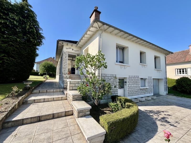 Vente Maison ST YRIEIX LA PERCHE - 10 pièces -349 m² - (87500)