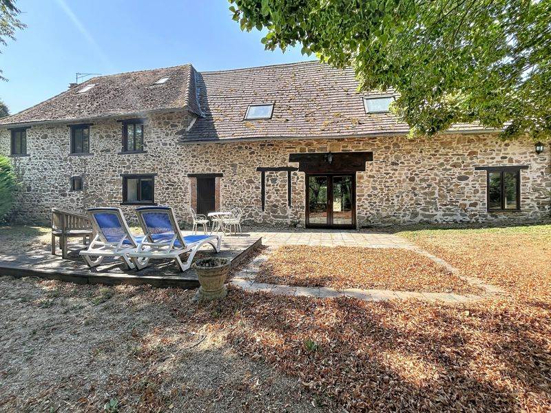 Maison 7 pièces 210 m² · à Saint-Priest-Ligoure · 210 m² · 328 000 €
