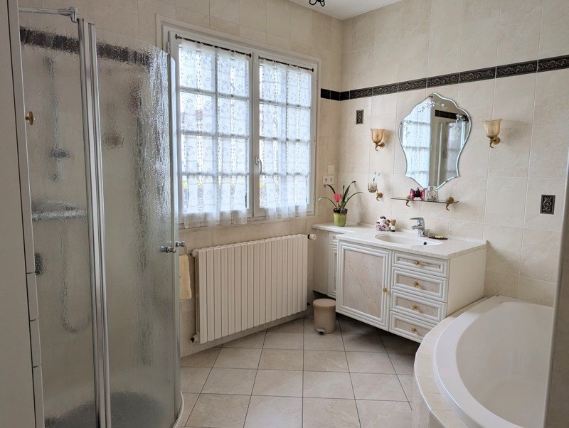 Vente Maison MONTLUCON - 7 pièces -137 m² - (03100)